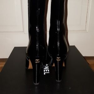 NWT blk Chanel patent boot(authentic
